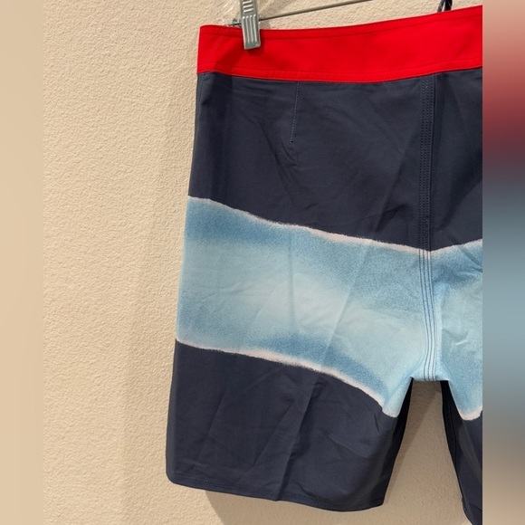 NWT Quiksilver Highline Surf Silk Airbrush Red White Blue Board Shorts Men's 31 - Picture 8 of 15